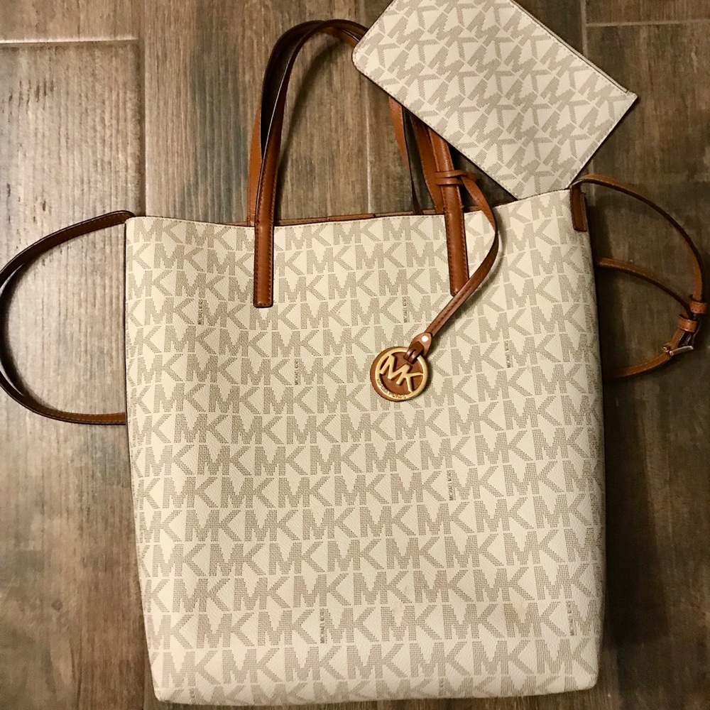 MK purse with matching wallet.